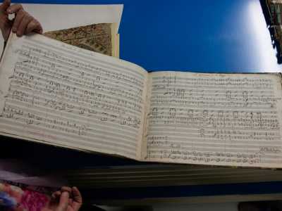 ...e spartiti musicali...